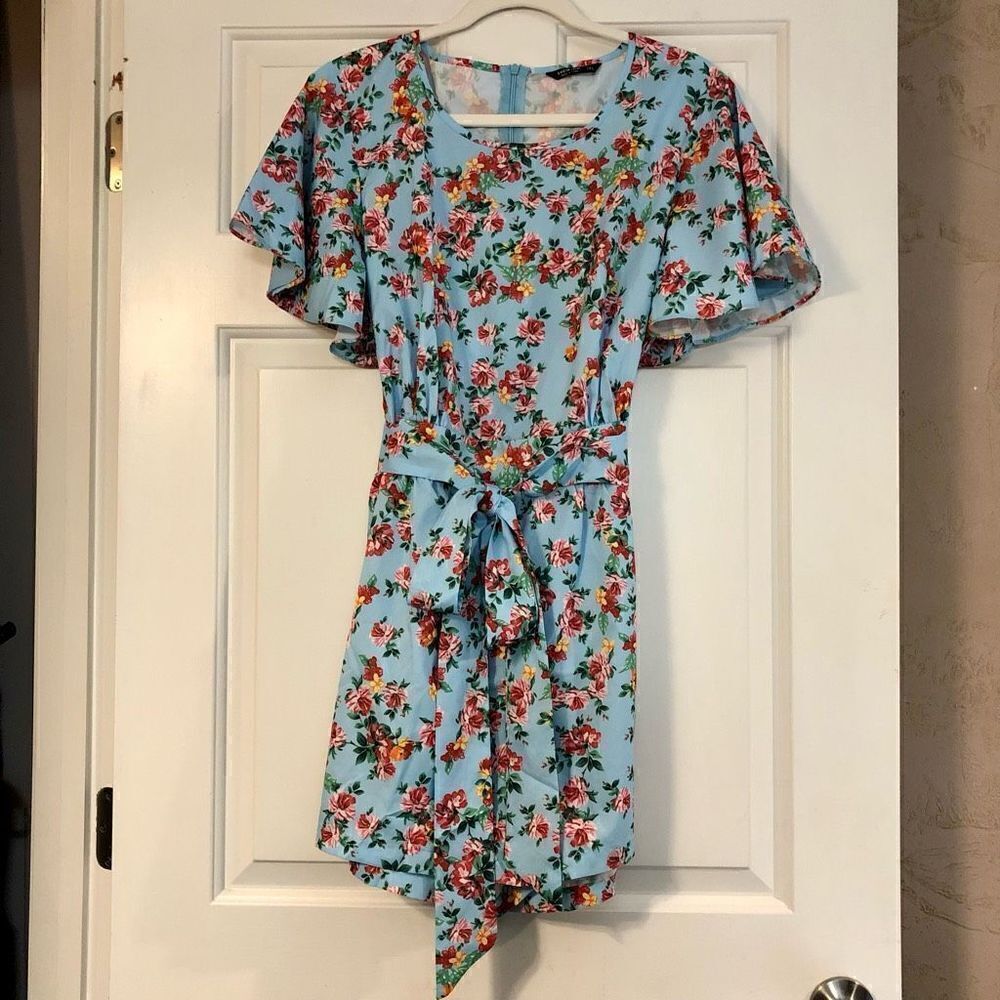 Shein Curve Women’s Floral Romper with Bell Sleeves and Belt Size XL